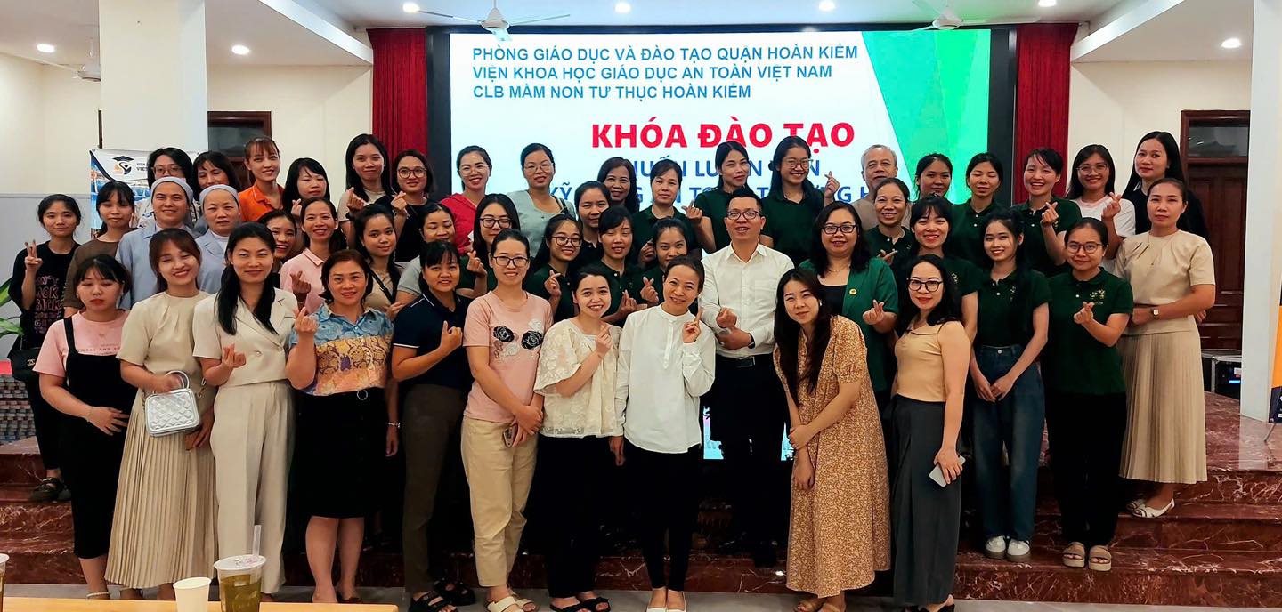Khoá đào tạo: " Huấn luyện viên kỹ năng an toàn trường học